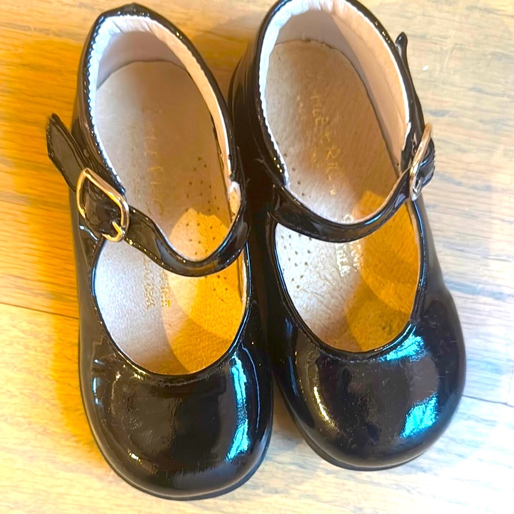 LITTLE ERIC Patent Leather Shoes Baby/Toddler 
Size: 5.5 US / 21 European